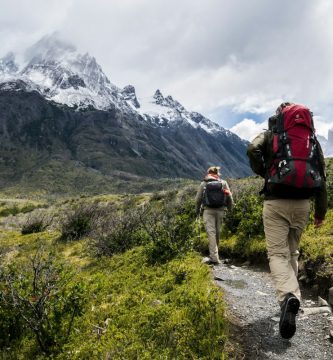 Escalador en montaña — viajes de aventura extrema