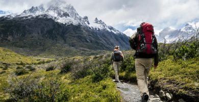 Escalador en montaña — viajes de aventura extrema